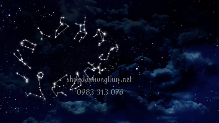 Thời cổ đại, người ta đ&atilde; tưởng tượng ra c&aacute;c h&igrave;nh ảnh từ việc nối c&aacute;c ng&ocirc;i sao s&aacute;ng lại với nhau, tạo th&agrave;nh c&aacute;c ch&ograve;m sao tr&ecirc;n bầu trời.