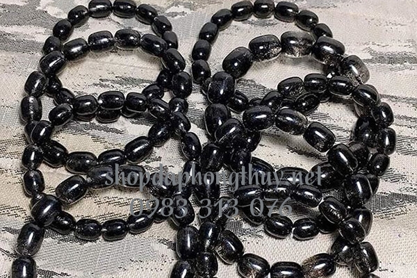 Sinh năm 1997 hợp m&agrave;u g&igrave;? đeo đ&aacute; g&igrave;?