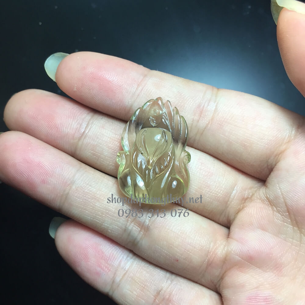 Hồ ly ch&uacute;a thạch anh t&iacute;m