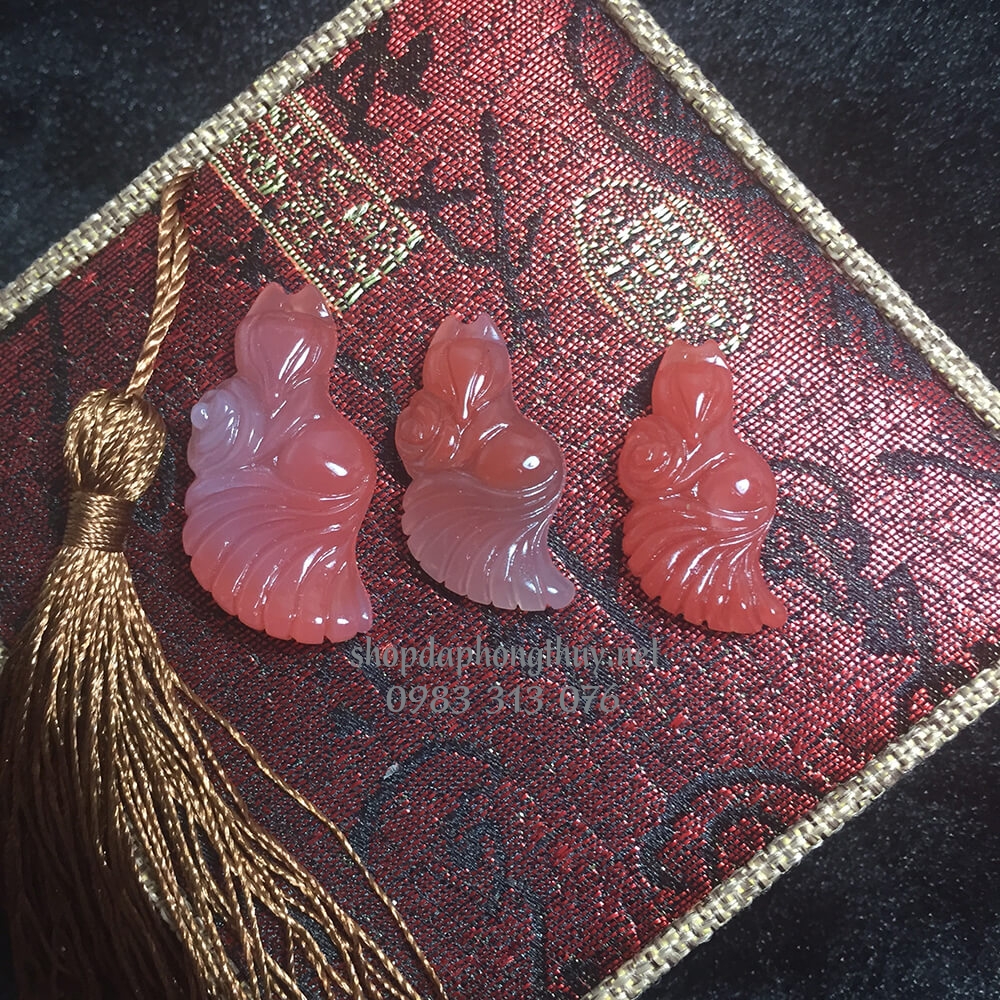 Hồ ly đ&aacute; m&atilde; n&atilde;o đu&ocirc;i d&agrave;i