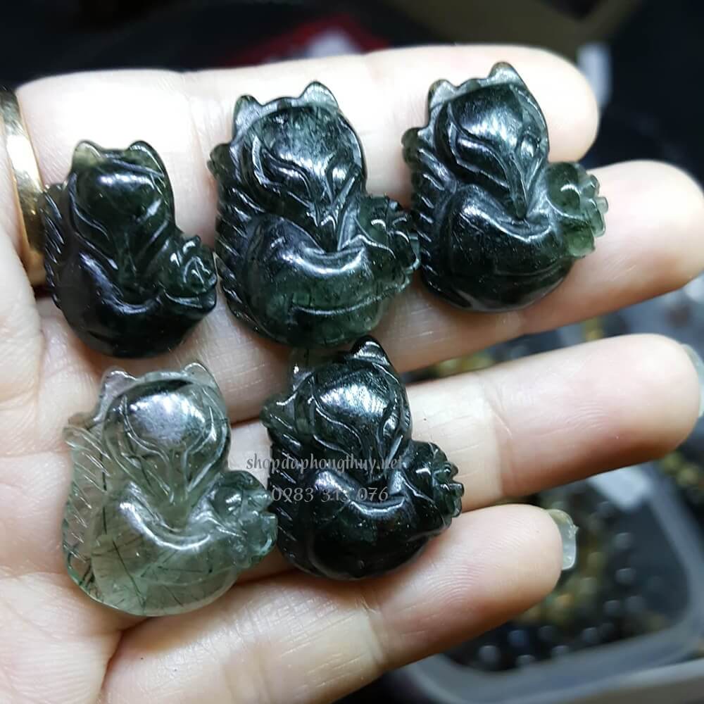 hồ ly đ&aacute; thạch anh t&oacute;c xanh