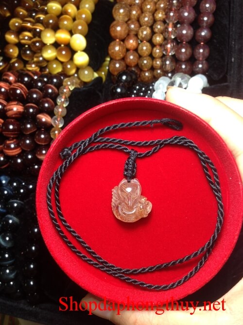 ho-ly-thach-anh-toc-nau