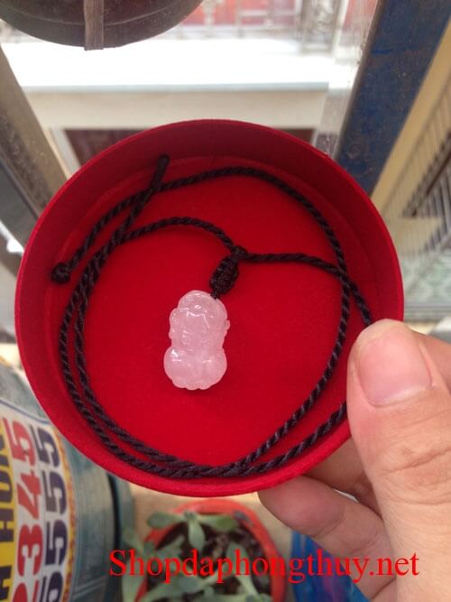 mat-day-chuyen-ty-huu-da-thach-anh-hong