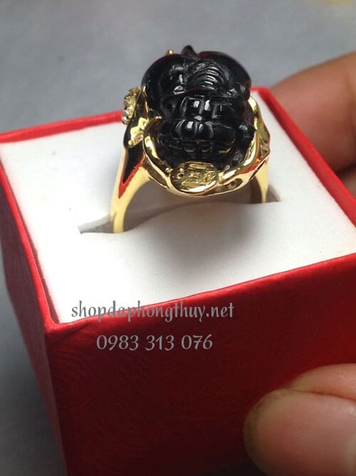 nhẫn v&agrave;ng tỳ hưu thạch anh kh&oacute;i đen