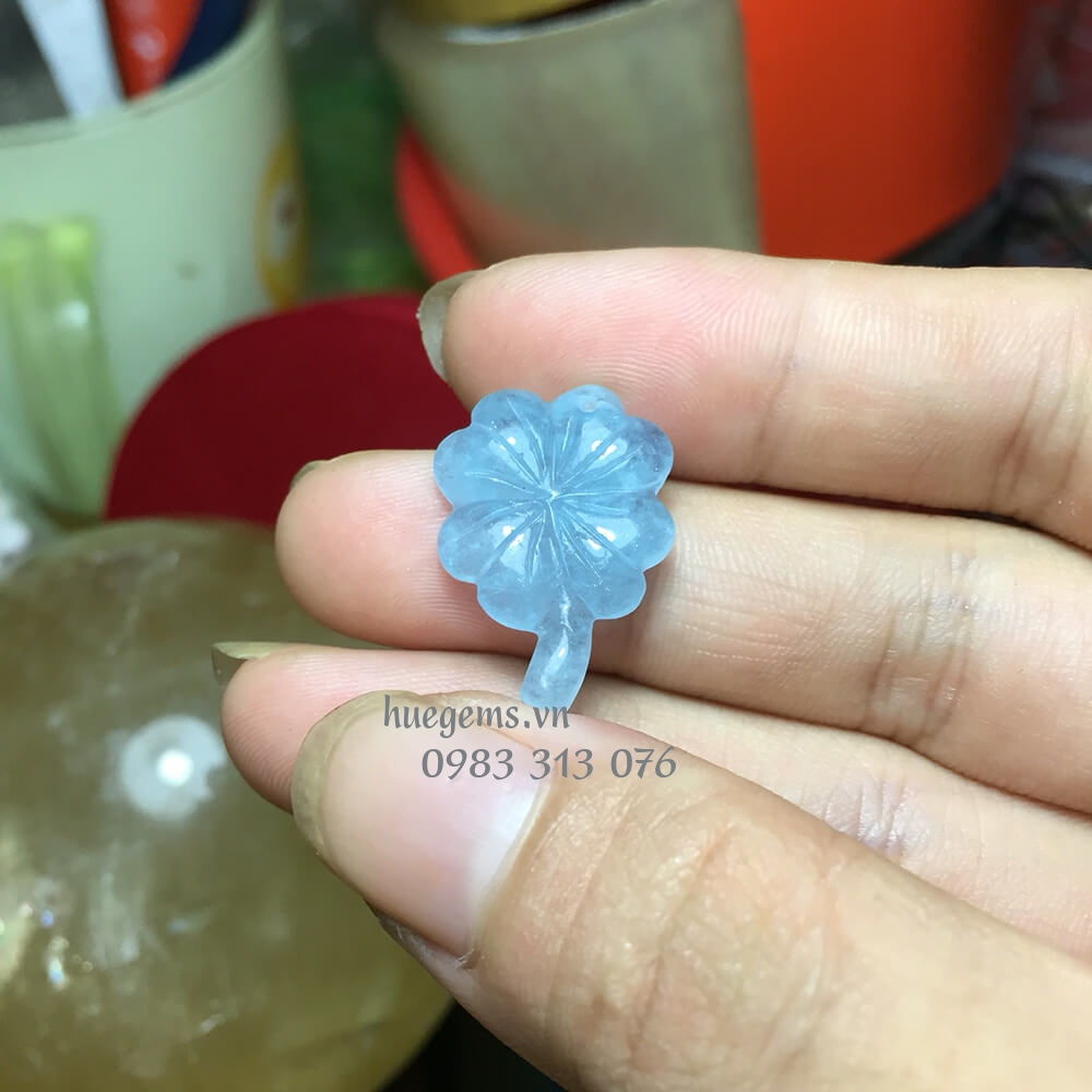 M&agrave;u chế khắc nữ 1975