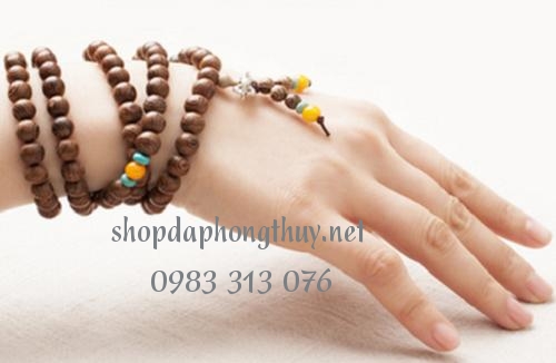 Đeo v&ograve;ng phong thủy ở tay phải gi&uacute;p cho bạn lu&ocirc;n giữ vững tinh thần v&agrave; &yacute; ch&iacute;