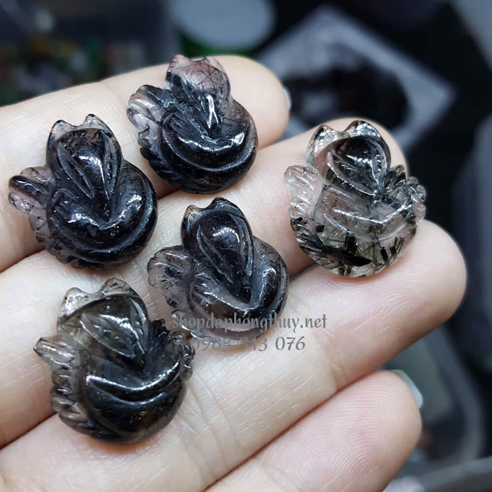 &Yacute; nghĩa đ&aacute; thạch anh t&oacute;c đen