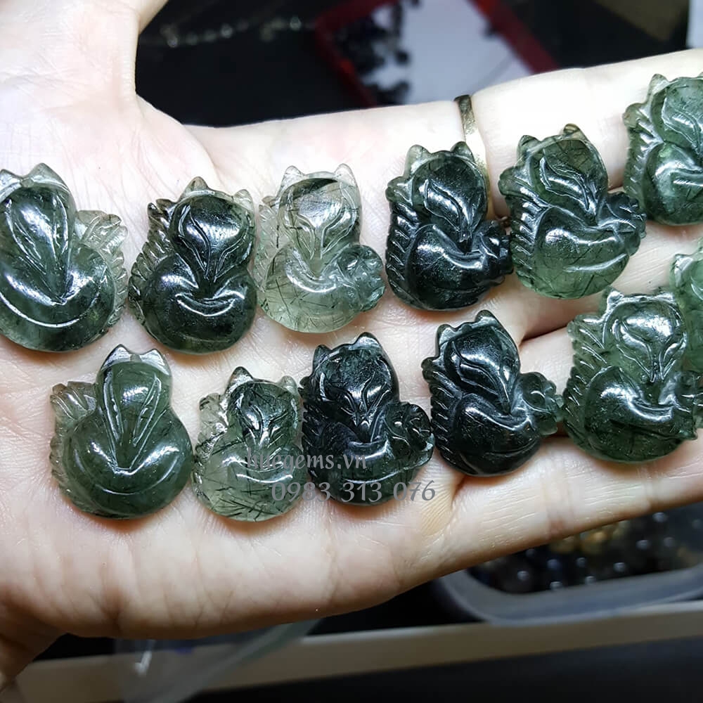 M&agrave;u chế khắc nữ 2018