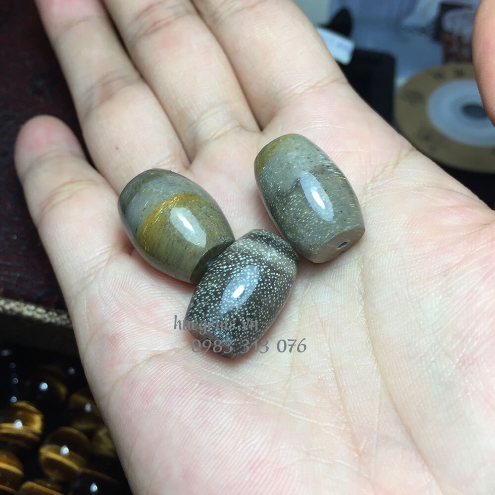 M&agrave;u chế khắc nữ 2003