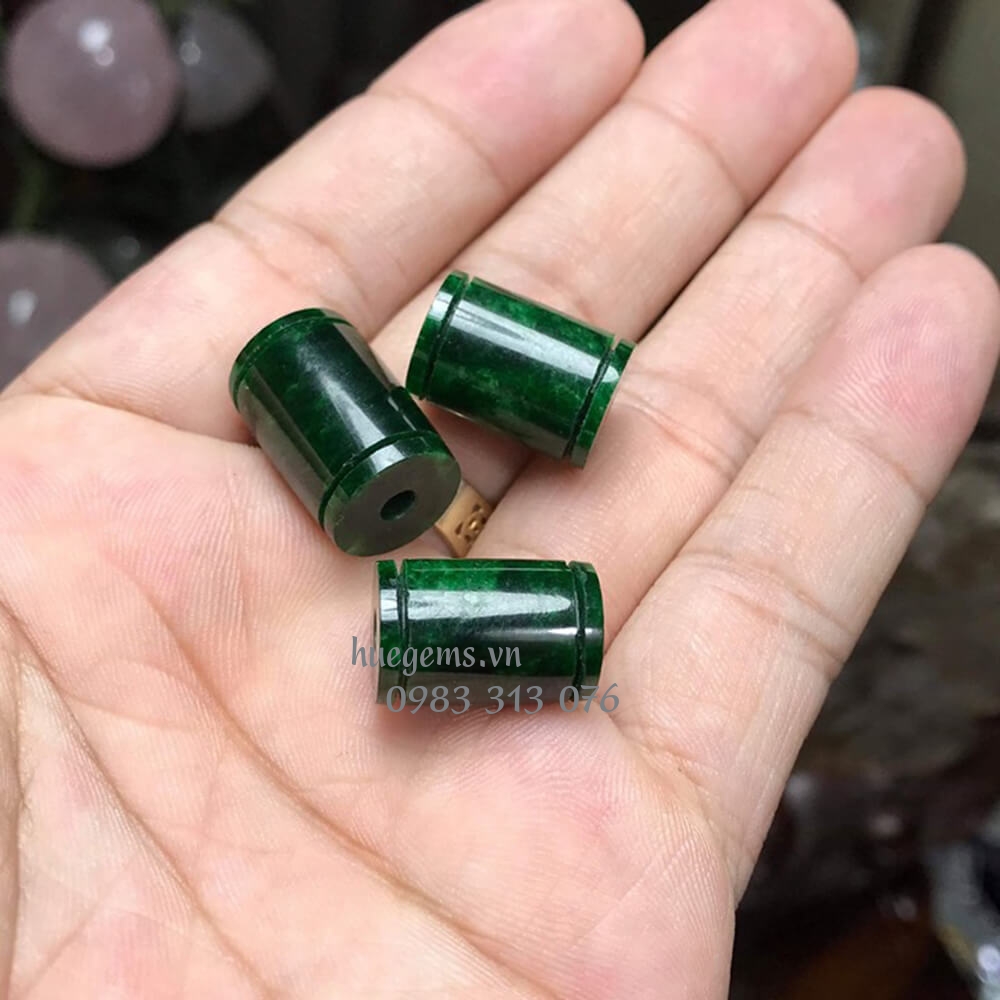 M&agrave;u chế khắc nam 2002