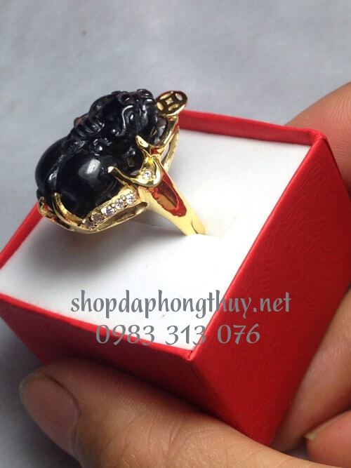 C&aacute;ch đeo nhẫn tỳ hưu đ&uacute;ng nhất để cả đời sung t&uacute;c
