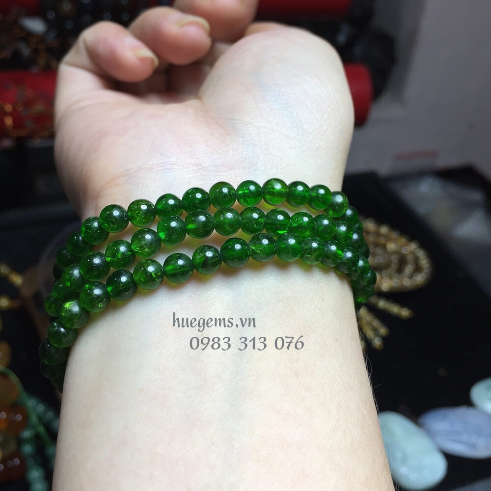 M&agrave;u tương hợp nữ 1980