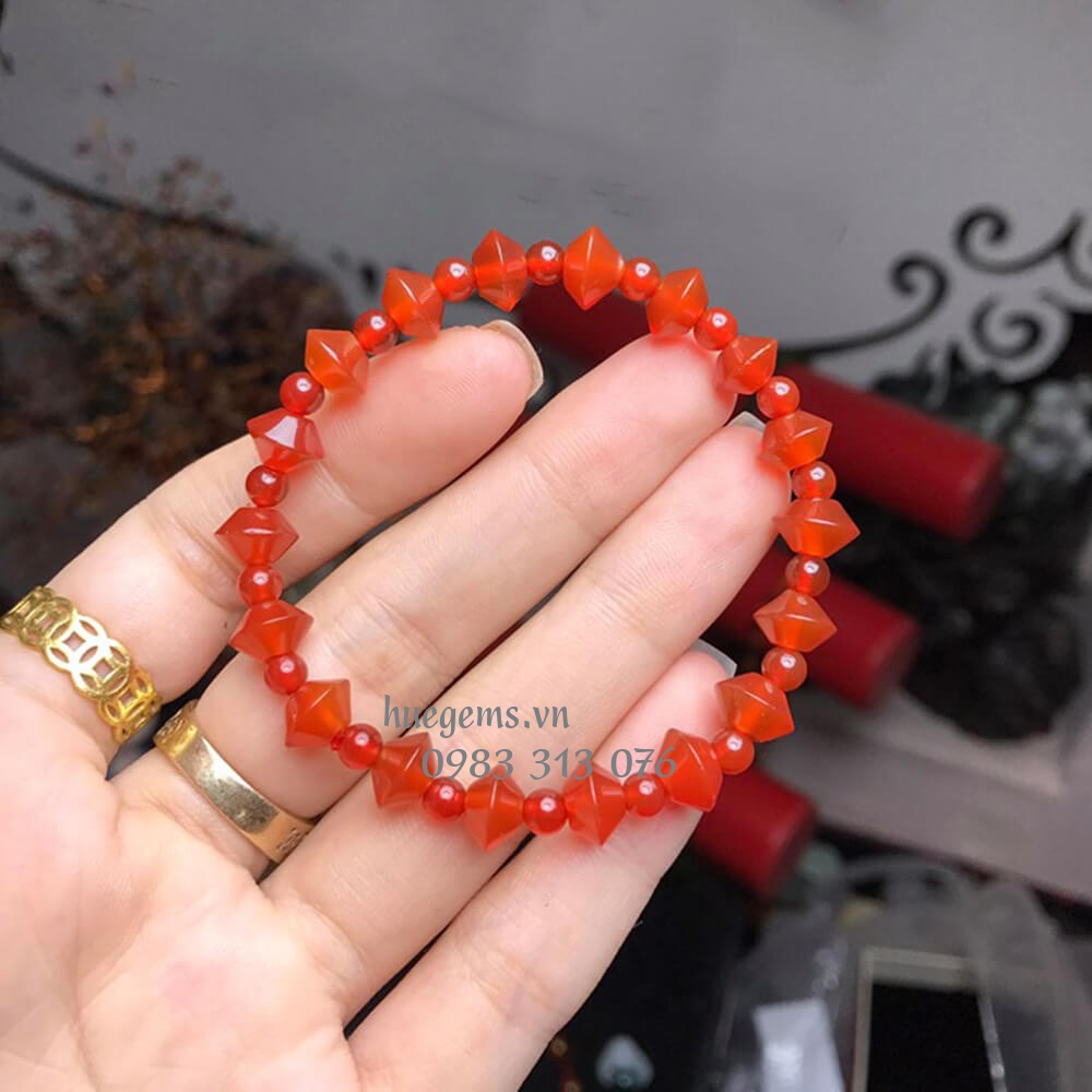 M&agrave;u tương sinh nữ 1972