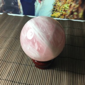 Quả cầu đá thạch anh hồng