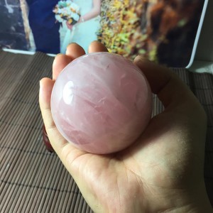 Quả cầu đá thạch anh hồng