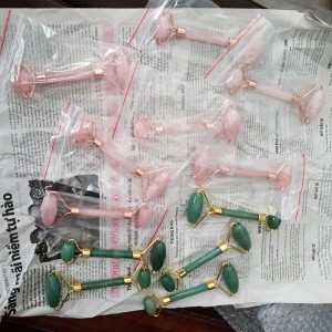 Cây lăn massage mặt đá thạch anh xanh