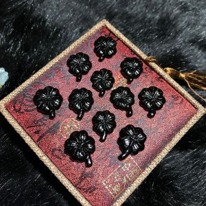 Cỏ bốn lá đá obsidian