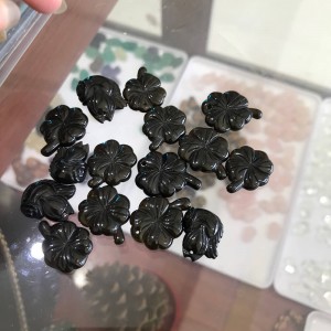 Cỏ bốn lá đá obsidian