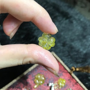 Cỏ bốn lá đá thạch anh tóc vàng