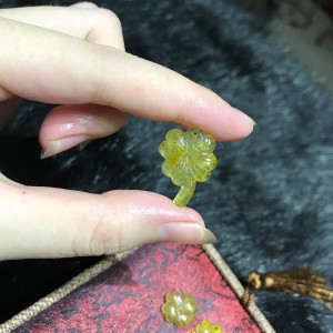 Cỏ bốn lá đá thạch anh tóc vàng