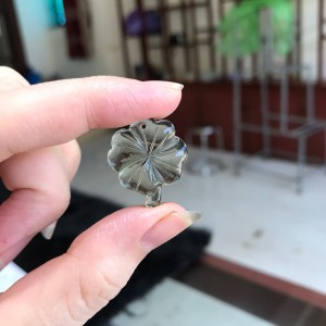 Cỏ bốn lá đá thạch anh vàng