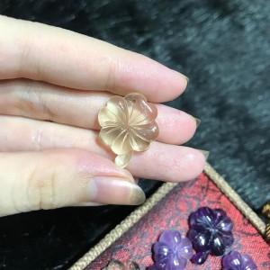 Cỏ bốn lá đá thạch anh vàng