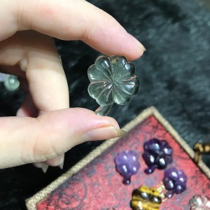 Cỏ bốn lá đá thạch anh vàng