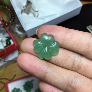 Cỏ bốn lá đá thạch anh xanh