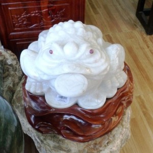 Cóc đá thạch anh trắng