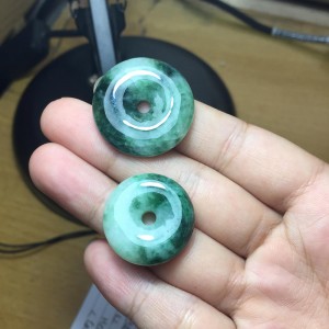 Đồng điếu ngọc phỉ thúy