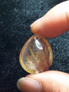 Mặt đá thạch anh tóc vàng