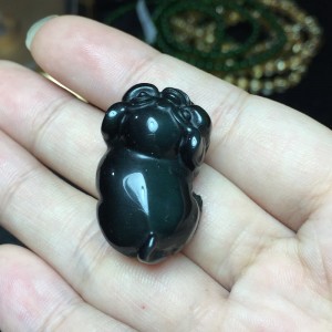 Heo đá obsidian