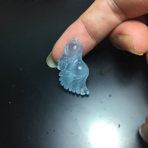 Hồ ly đá aquamarine đuôi dài
