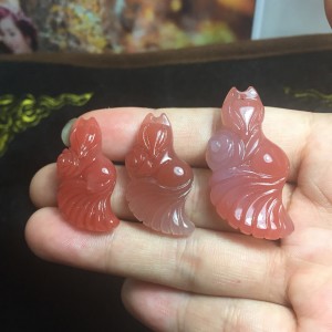 Hồ ly đá mã não đuôi dài