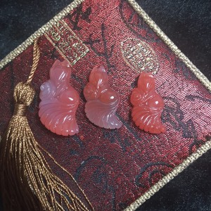 Hồ ly đá mã não đuôi dài