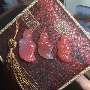 Hồ ly đá mã não đuôi dài