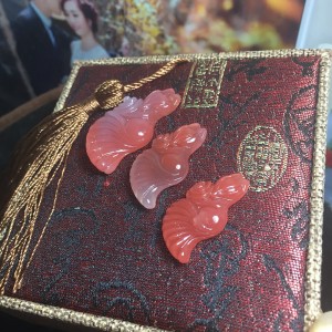 Hồ ly đá mã não đuôi dài