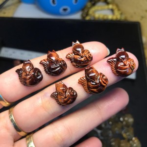 Hồ ly đá mắt hổ nâu đỏ