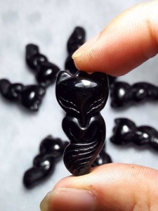 Hồ ly đá Obsidian