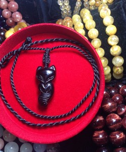 Hồ ly đá Obsidian