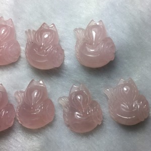 Hồ ly đá thạch anh hồng