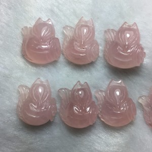 Hồ ly đá thạch anh hồng