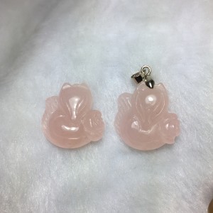 Hồ ly đá thạch anh hồng