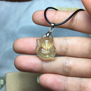 Hồ ly đá thạch anh vàng