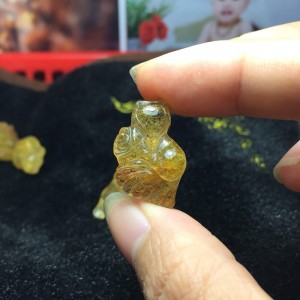 Hồ ly thạch anh tóc vàng đuôi dài