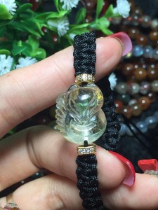 Vòng tay hồ ly tóc vàng mix charm bạc xi vàng 10k