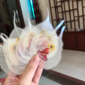 Lá bồ đề in hình phật bình an - may mắn màu trắng