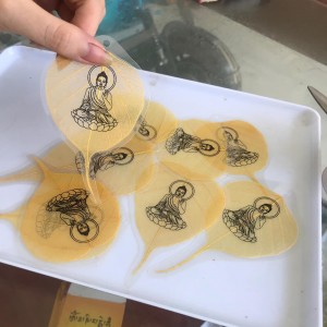 Lá bồ đề in hình phật dát vàng 10k bình an - may mắn