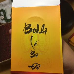 Lá bồ đề in hình phật dát vàng 10k bình an - may mắn