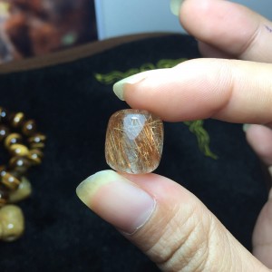 Lu thống đá thạch anh tóc đỏ